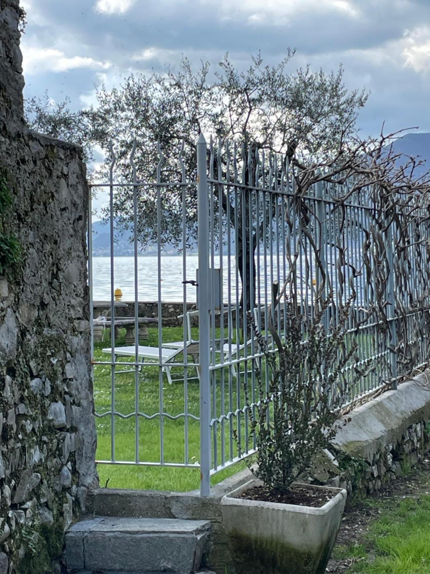 Villa Franca Pilzone Luaran gambar